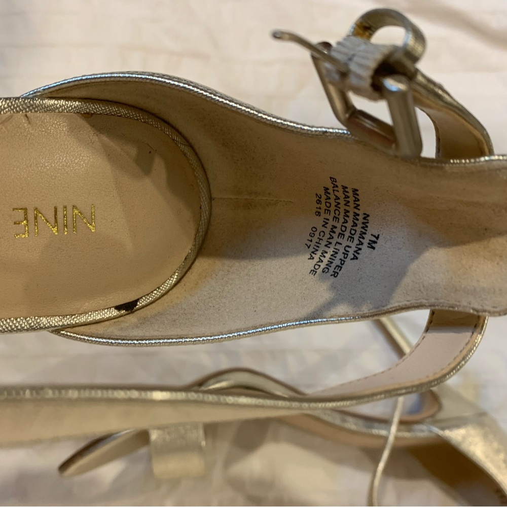 Gold heels - Picture 3 of 3